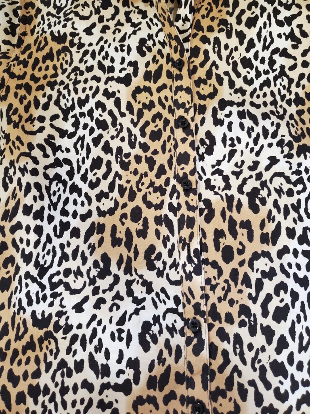 Chico's No-Iron Leopard Print Tie Front Blouse Size 1 (8) - Picture 4 of 8